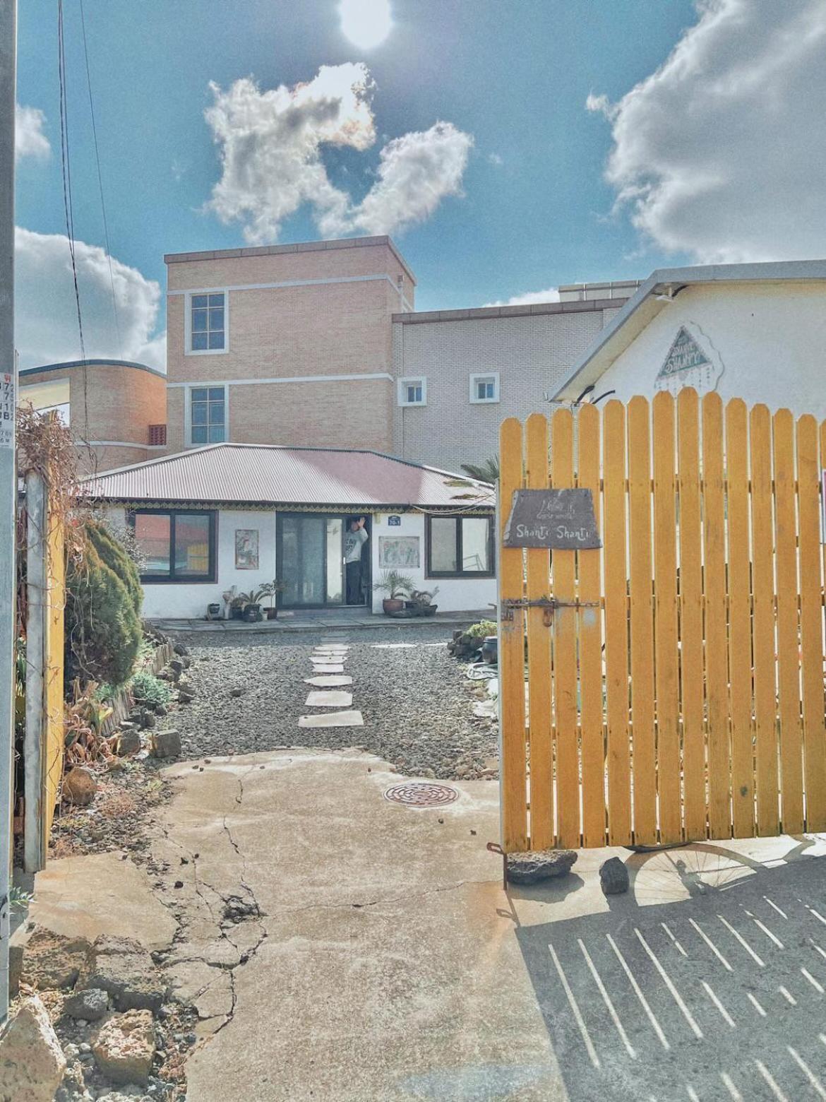 Shanti Shanti Guest House Jeju Exterior photo